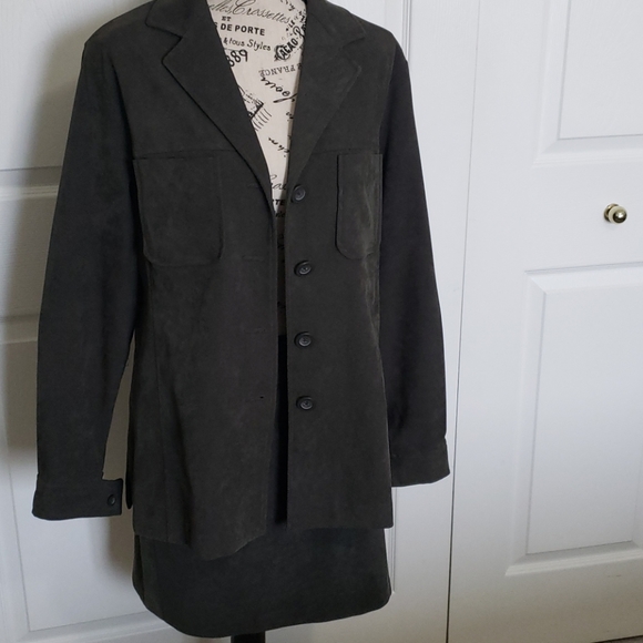 Hillard&Hanson Skirt & Jacket set - Picture 3 of 16